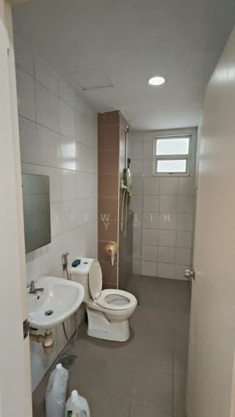 Condominium for Sale at Fairway Suites - Liew Lih Yi - Bathroom - PropertyGuru.com.my