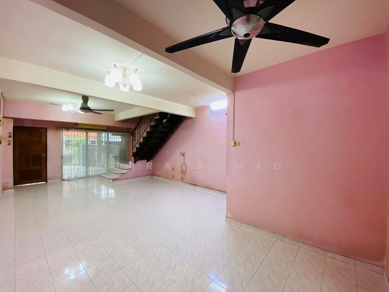 Rumah Teres 2 Tingkat untuk Dijual di Taman Harmoni (Kajang) - Azira Ahmad - Living Room - PropertyGuru.com.my