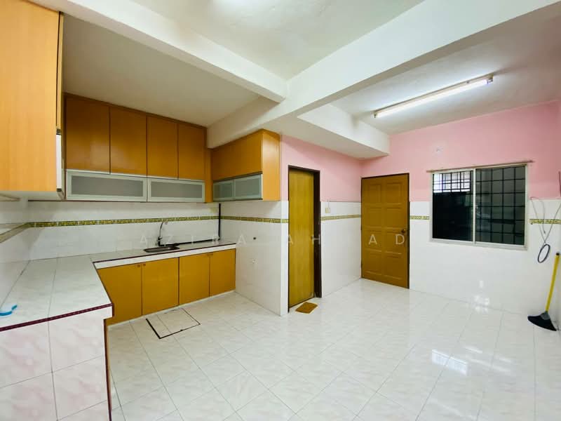 Rumah Teres 2 Tingkat untuk Dijual di Taman Harmoni (Kajang) - Azira Ahmad - Kitchen - PropertyGuru.com.my