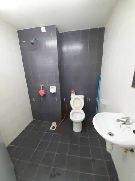 Condominium for Sale at Scott Towers @ Larkin JB - Daniel Yong - Bathroom - PropertyGuru.com.my
