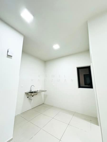 Kondominium untuk Disewa di Sky Awani Residensi 4 - Kamil Radzuan - Kitchen - PropertyGuru.com.my