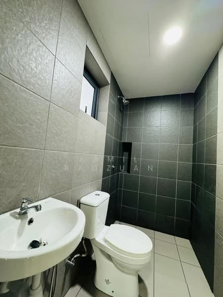 Kondominium untuk Disewa di Sky Awani Residensi 4 - Kamil Radzuan - Bathroom - PropertyGuru.com.my