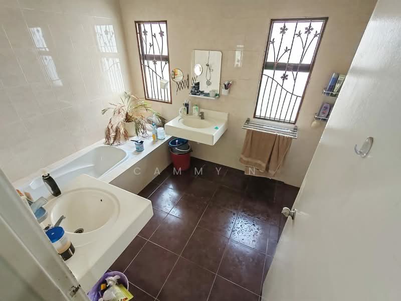 Rumah Berkembar untuk Dijual di Laman Residen Kipark Sri Utara (Batu Caves) - Cammy N - Bathroom - PropertyGuru.com.my