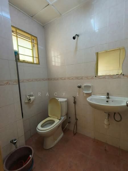 Rumah Teres 2 Tingkat untuk Dijual di Taman Usahawan (Kepong) - Tracy Lee - Bathroom - PropertyGuru.com.my