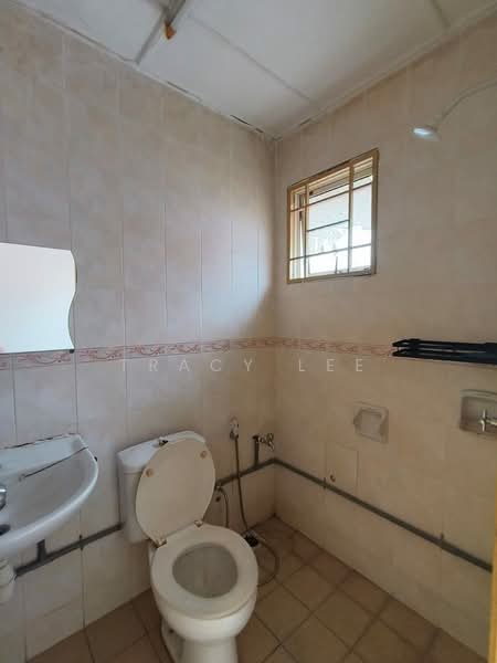 Rumah Teres 2 Tingkat untuk Dijual di Taman Usahawan (Kepong) - Tracy Lee - Bathroom - PropertyGuru.com.my