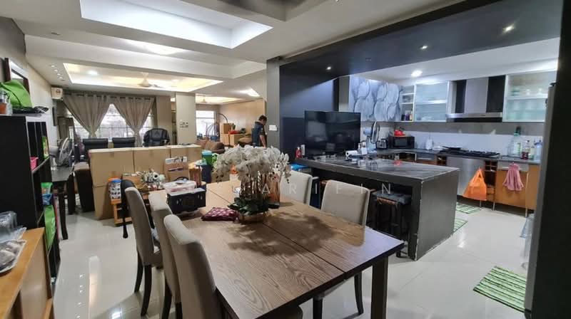 Rumah Teres 2 Tingkat untuk Dijual di Seksyen 8 (Kota Damansara) - Sue Arifin - Living Room - PropertyGuru.com.my