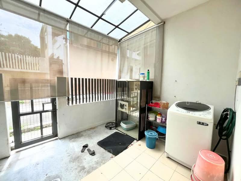 Rumah Teres 2 Tingkat untuk Disewa di Glenmarie (Selangor) - Josephine Chou - Balcony - PropertyGuru.com.my