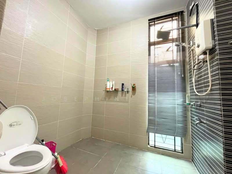 2-storey Terraced House for Sale in Glenmarie (Selangor) - Josephine Chou - Bathroom - PropertyGuru.com.my