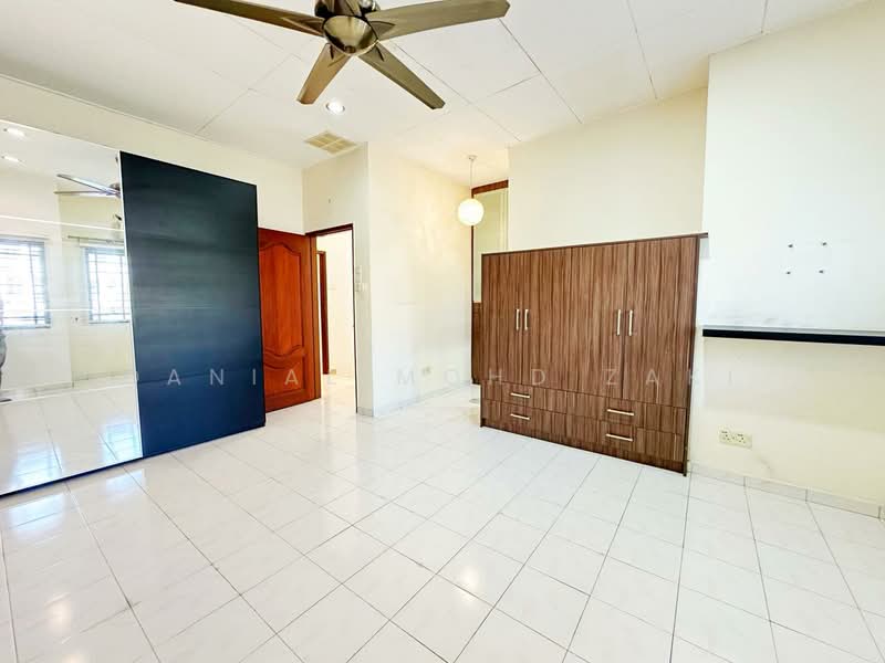 2-storey Terraced House for Sale in Bandar Bukit Tinggi (Klang) - Danial Mohd Zaki - Bedroom - PropertyGuru.com.my