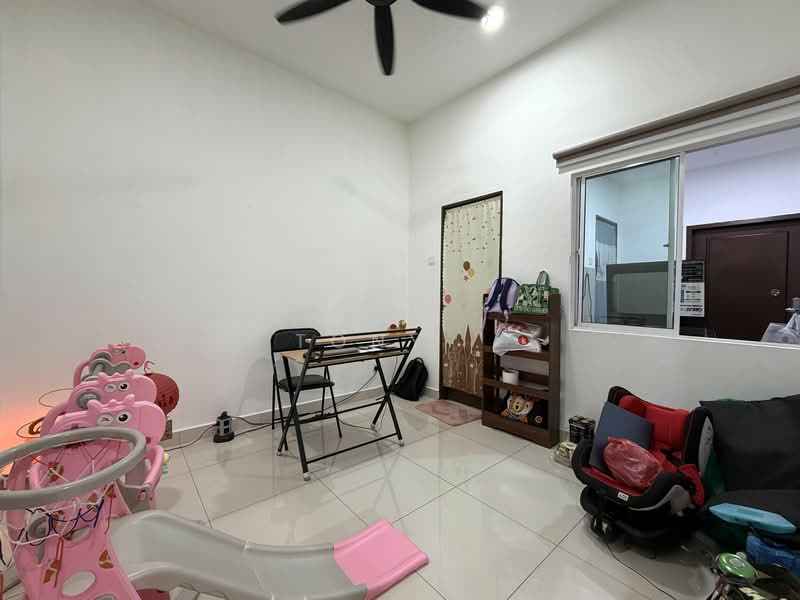 Rumah Teres untuk Dijual di Bandar Puteri Klang (Klang) - Tony . - Living Room - PropertyGuru.com.my