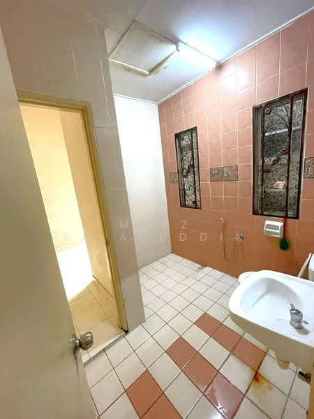2-storey Terraced House for Sale in Denai Alam (Shah Alam) - Mudz Salahuddin - Bathroom - PropertyGuru.com.my