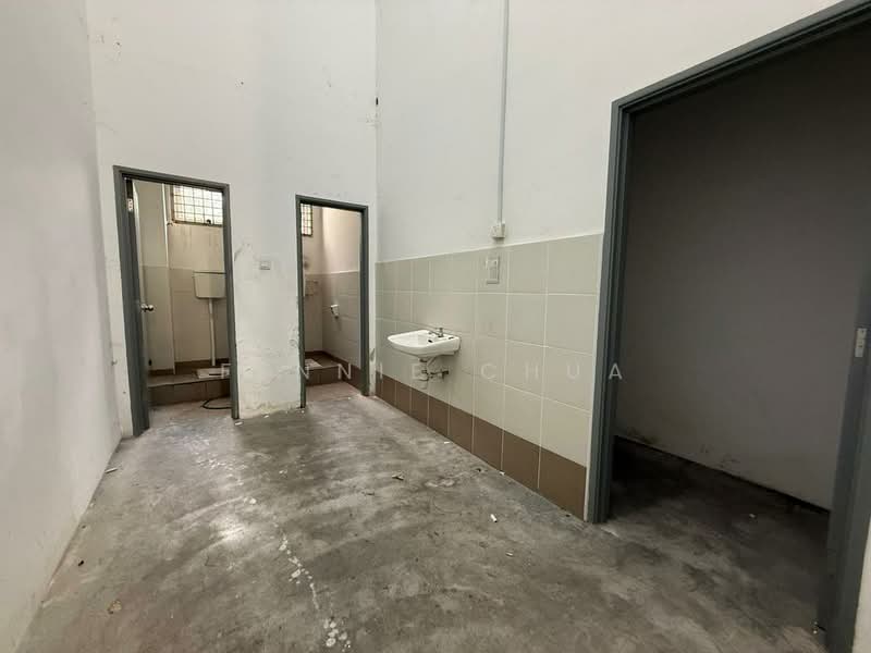 Kilang untuk Disewa di Taman Impian Emas (Skudai) - Fennie Chua - Bathroom - PropertyGuru.com.my