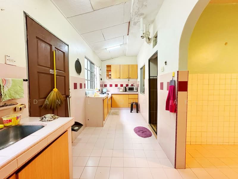 2-storey Terraced House for Sale in Taman Sri Muda (Shah Alam) - Danial Mohd Zaki - Kitchen - PropertyGuru.com.my