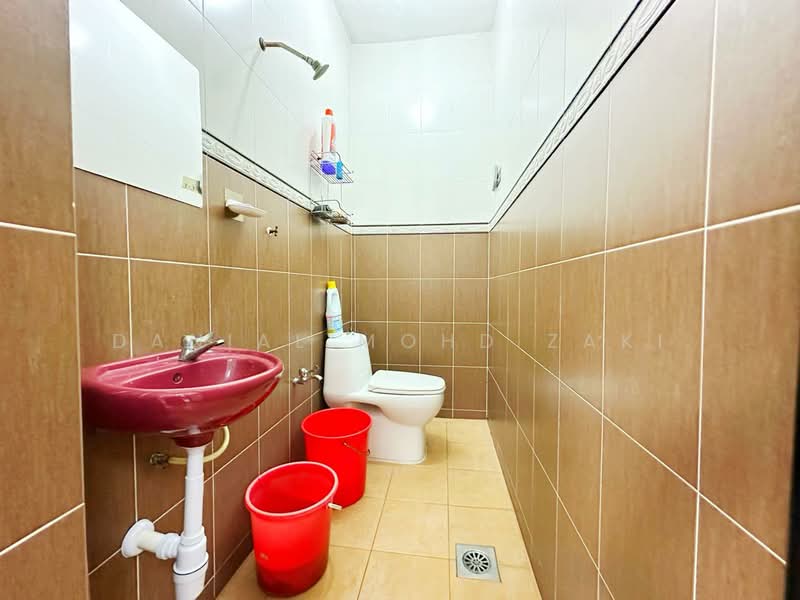 2-storey Terraced House for Sale in Taman Sri Muda (Shah Alam) - Danial Mohd Zaki - Bathroom - PropertyGuru.com.my