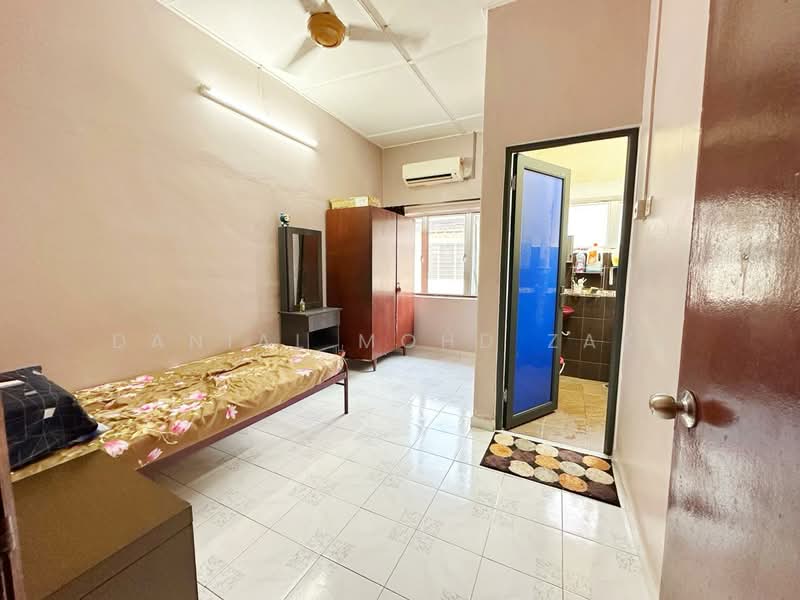 2-storey Terraced House for Sale in Taman Sri Muda (Shah Alam) - Danial Mohd Zaki - Bedroom - PropertyGuru.com.my