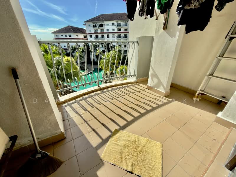 Kondominium untuk Dijual di Sri Alam Condominium - Danial Mohd Zaki - Balcony - PropertyGuru.com.my
