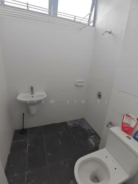 Semi-Detached House for Sale in Iskandar Puteri (Nusajaya) (Johor) - Liew Lih Yi - Bathroom - PropertyGuru.com.my