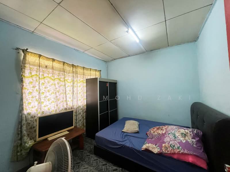 Rumah Flat untuk Dijual di Flat PKNS Section 17 Shah Alam - Danial Mohd Zaki - Bedroom - PropertyGuru.com.my