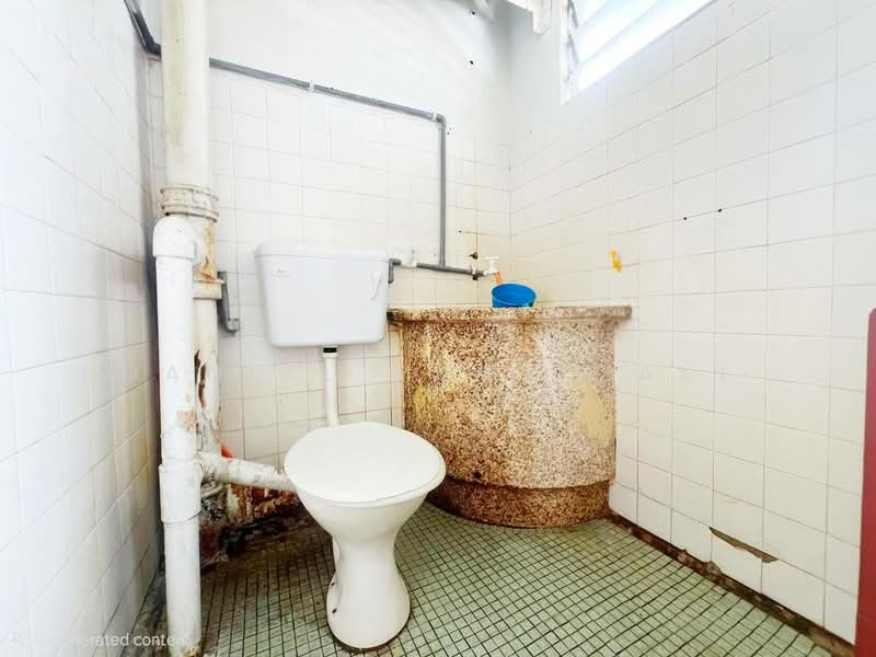 Rumah Flat untuk Dijual di Flat PKNS Section 17 Shah Alam - Danial Mohd Zaki - Bathroom - PropertyGuru.com.my