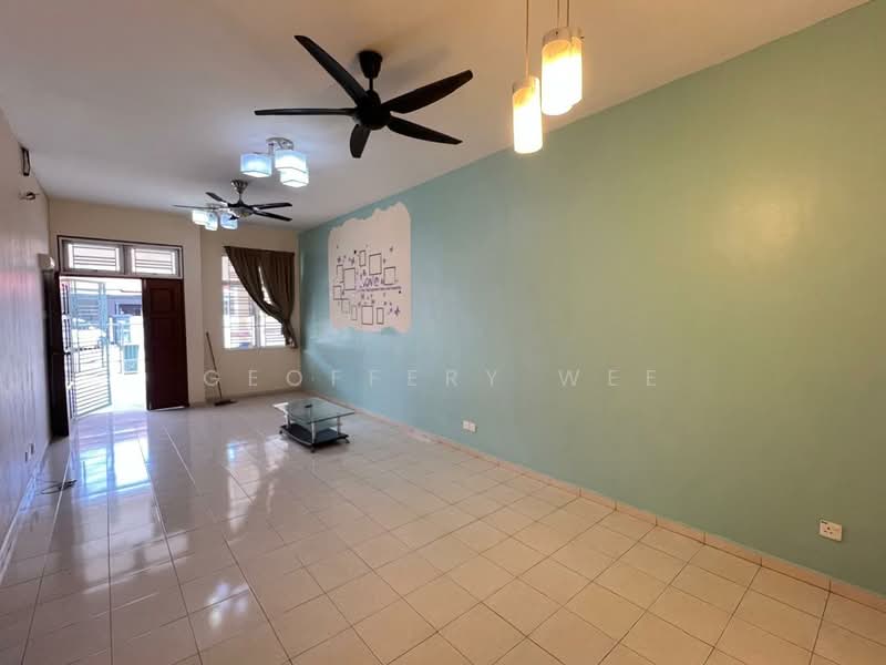 Rumah Teres 1 Tingkat untuk Disewa di Taman Sutera Wangi (Batu Berendam) - Geoffery Wee - Living Room - PropertyGuru.com.my