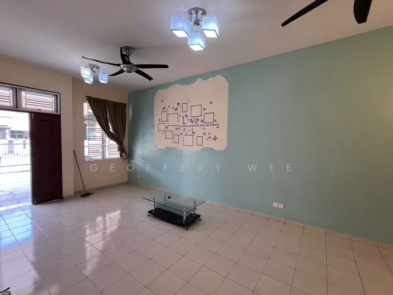 Rumah Teres 1 Tingkat untuk Disewa di Taman Sutera Wangi (Batu Berendam) - Geoffery Wee - Living Room - PropertyGuru.com.my