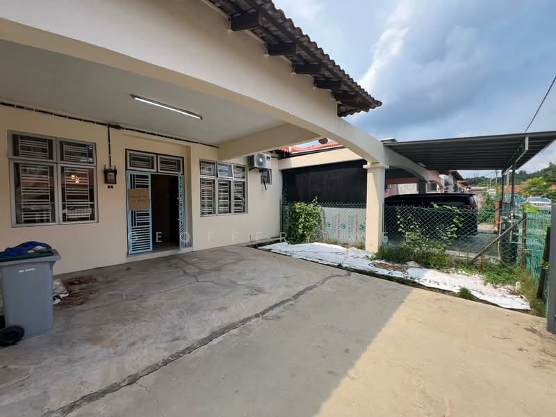 Rumah Teres 1 Tingkat untuk Disewa di Taman Sutera Wangi (Batu Berendam) - Geoffery Wee - Exterior - PropertyGuru.com.my