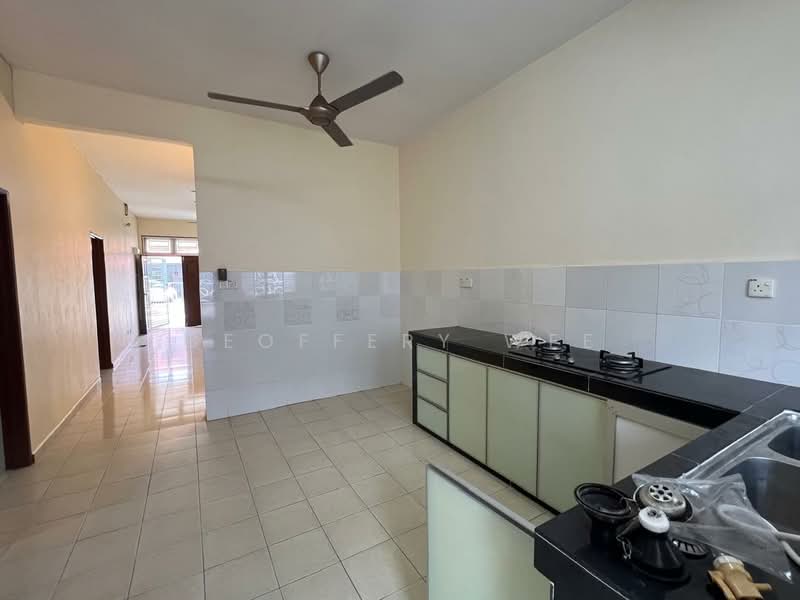 Rumah Teres 1 Tingkat untuk Disewa di Taman Sutera Wangi (Batu Berendam) - Geoffery Wee - Kitchen - PropertyGuru.com.my