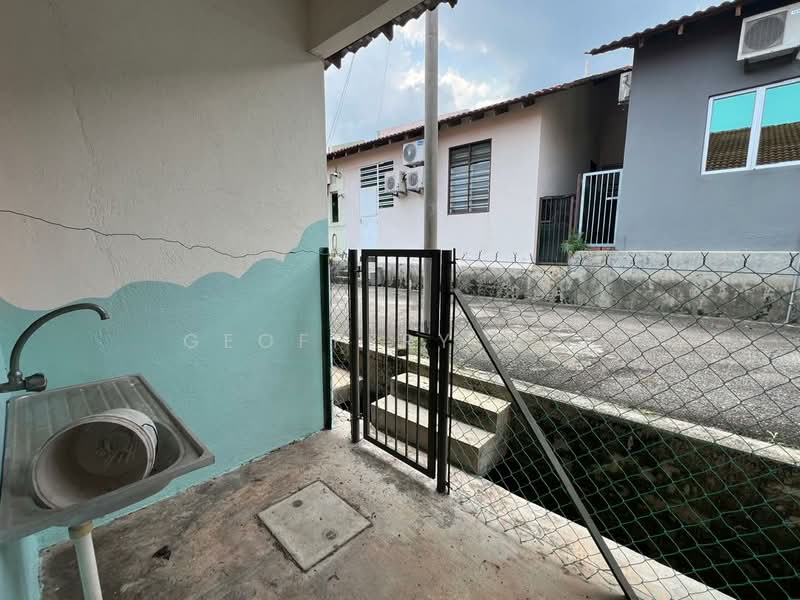 Rumah Teres 1 Tingkat untuk Disewa di Taman Sutera Wangi (Batu Berendam) - Geoffery Wee - Exterior - PropertyGuru.com.my