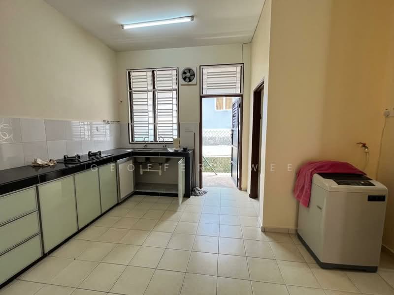 Rumah Teres 1 Tingkat untuk Disewa di Taman Sutera Wangi (Batu Berendam) - Geoffery Wee - Kitchen - PropertyGuru.com.my