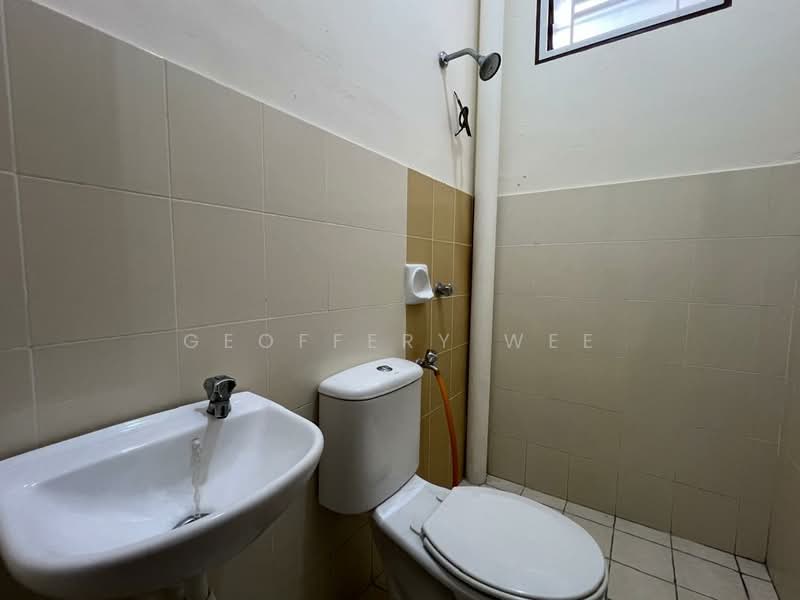 Rumah Teres 1 Tingkat untuk Disewa di Taman Sutera Wangi (Batu Berendam) - Geoffery Wee - Bathroom - PropertyGuru.com.my