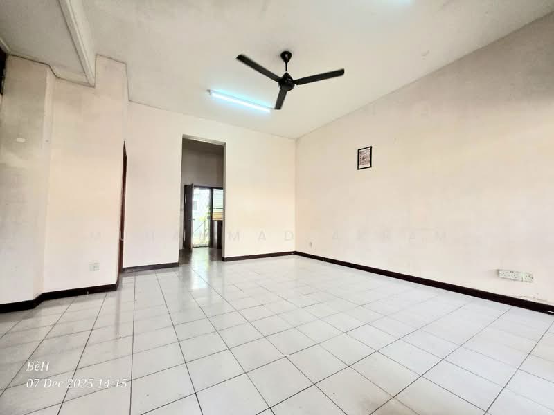 Rumah Teres 2 Tingkat untuk Dijual di Puchong (Selangor) - Muhammad Akram - Living Room - PropertyGuru.com.my
