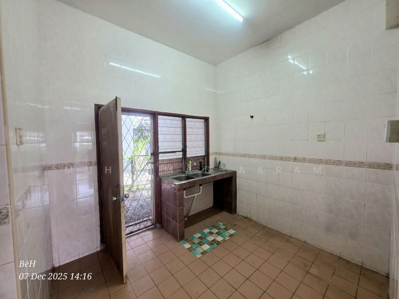 Rumah Teres 2 Tingkat untuk Dijual di Puchong (Selangor) - Muhammad Akram - Kitchen - PropertyGuru.com.my