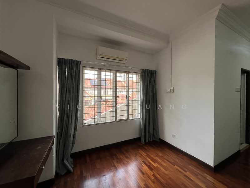 2-storey Terraced House for Sale in Mutiara Damansara (Petaling Jaya) - Victor Huang - Master bedroom - PropertyGuru.com.my