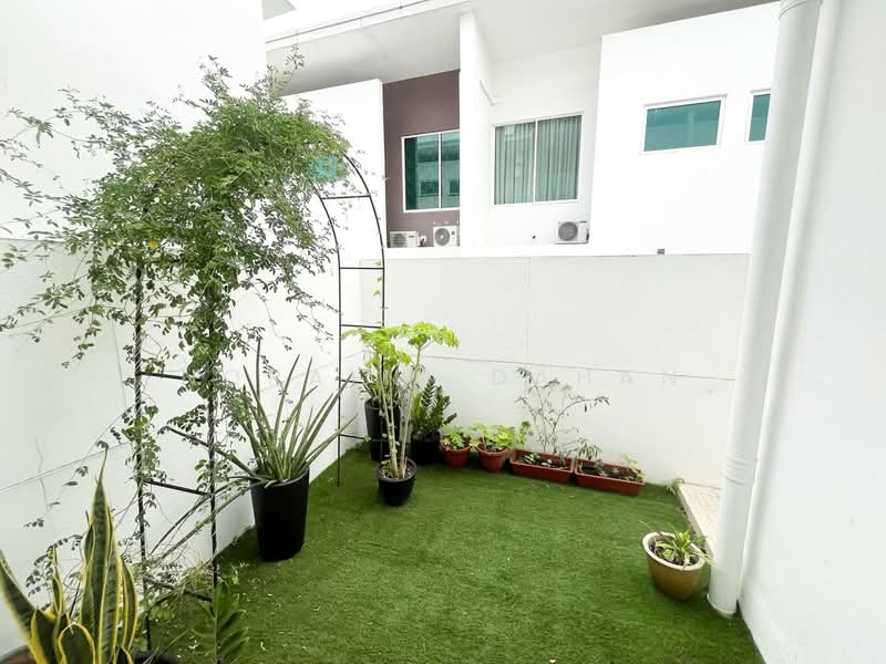 2-storey Terraced House for Sale in Cyberjaya (Selangor) - Noraini Dahan - Garden - PropertyGuru.com.my
