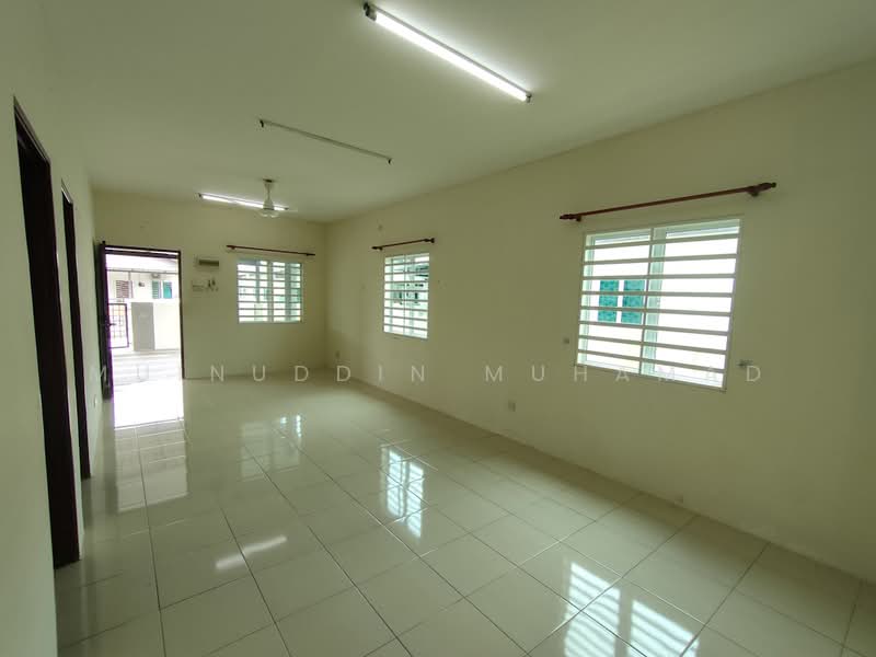 Cluster House for Sale in Sitiawan (Perak) - Muinuddin Muhamad - Living Room - PropertyGuru.com.my