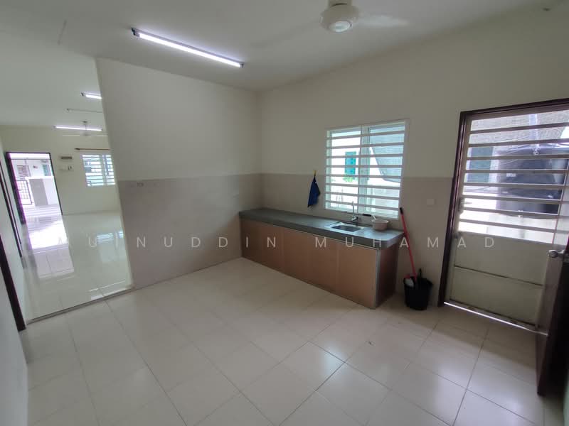 Cluster House for Sale in Sitiawan (Perak) - Muinuddin Muhamad - Kitchen - PropertyGuru.com.my