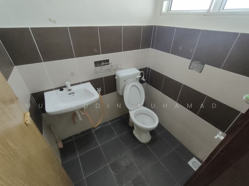 Cluster House for Sale in Sitiawan (Perak) - Muinuddin Muhamad - Bathroom - PropertyGuru.com.my