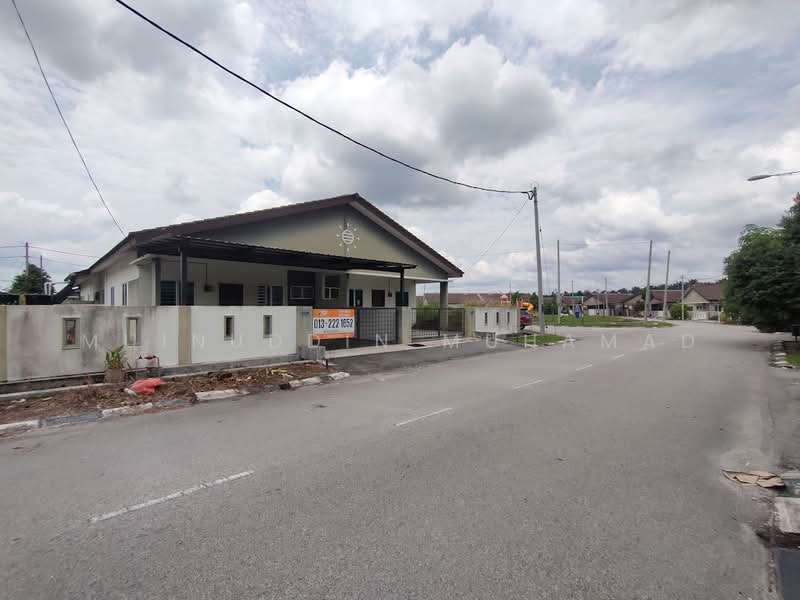 Cluster House for Sale in Sitiawan (Perak) - Muinuddin Muhamad - Exterior - PropertyGuru.com.my