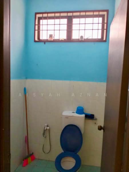 Semi-Detached House for Sale in Perkampungan Indera Sempurna (Penor) - Aisyah Aznan - Bathroom - PropertyGuru.com.my