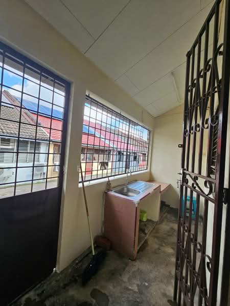 Rumah Flat untuk Disewa di Taman Perling - Kent Loi - Exterior - PropertyGuru.com.my