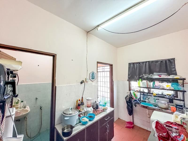 Rumah Teres untuk Dijual di Garden Avenue (Seremban 2) - Ahmad Fikri Amer Hamzah - Kitchen - PropertyGuru.com.my