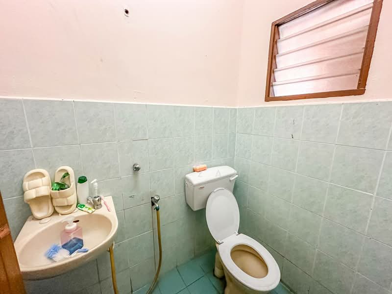Rumah Teres untuk Dijual di Garden Avenue (Seremban 2) - Ahmad Fikri Amer Hamzah - Bathroom - PropertyGuru.com.my