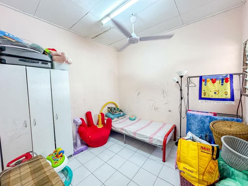 Rumah Teres untuk Dijual di Garden Avenue (Seremban 2) - Ahmad Fikri Amer Hamzah - Bedroom - PropertyGuru.com.my
