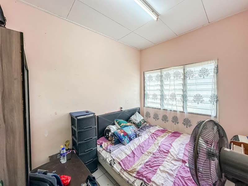 Rumah Teres untuk Dijual di Garden Avenue (Seremban 2) - Ahmad Fikri Amer Hamzah - Bedroom - PropertyGuru.com.my
