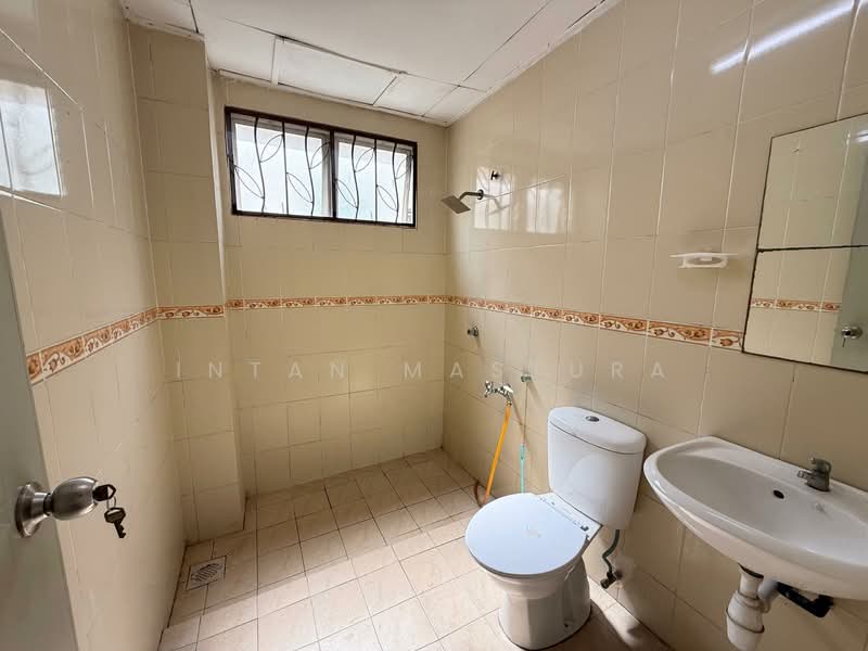 2-storey Terraced House for Rent in U12, Taman Desa Alam (Shah Alam) - Intan Mastura - Bathroom - PropertyGuru.com.my