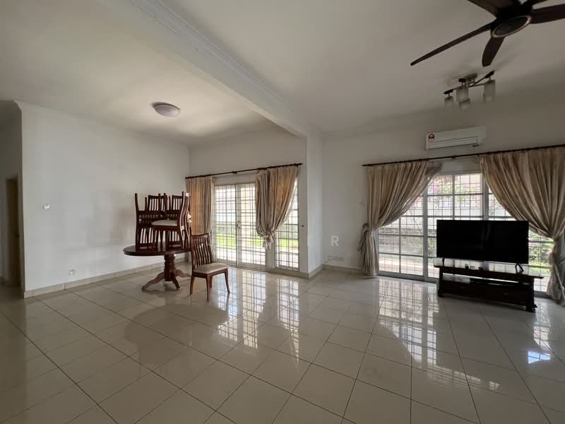 Rumah Berkembar untuk Dijual di Bandar Puteri Puchong (Puchong) - Joe ER - Living Room - PropertyGuru.com.my