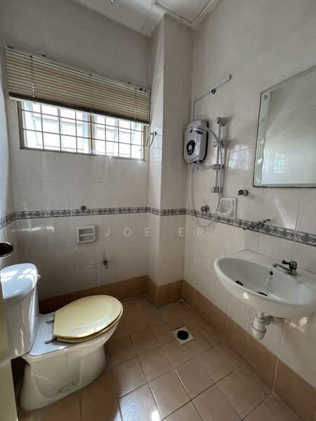 Rumah Berkembar untuk Dijual di Bandar Puteri Puchong (Puchong) - Joe ER - Bathroom - PropertyGuru.com.my