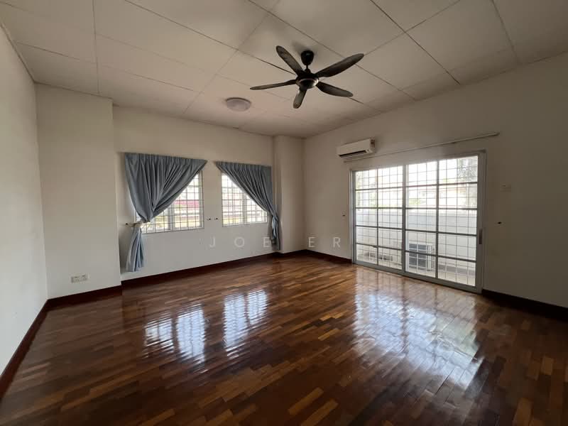 Rumah Berkembar untuk Dijual di Bandar Puteri Puchong (Puchong) - Joe ER - Living Room - PropertyGuru.com.my