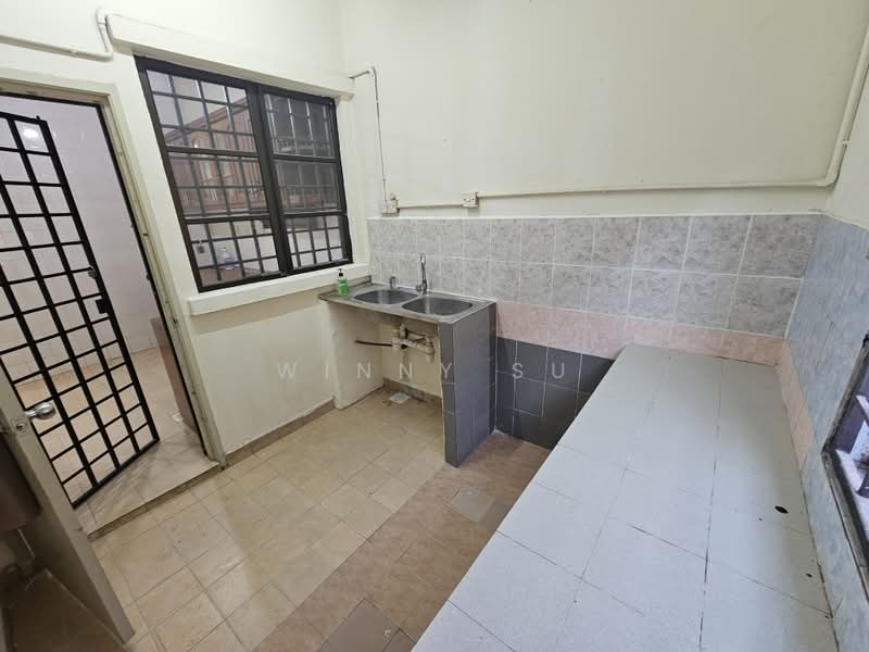 2-storey Terraced House for Rent in Bukit Jelutong (Shah Alam) - Winny Su - Kitchen - PropertyGuru.com.my