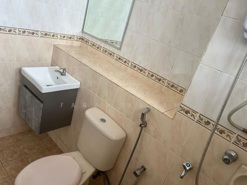 Rumah Teres 2 Tingkat untuk Dijual di Taman Pinggiran Usj (Subang Jaya) - Farah Hanan - Bathroom - PropertyGuru.com.my
